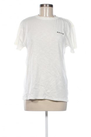 Γυναικείο t-shirt OKLYN, Μέγεθος L, Χρώμα Λευκό, Τιμή 11,49 €