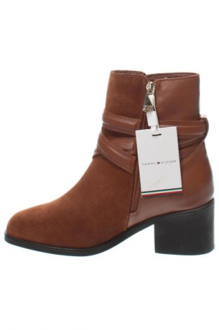 Botine de damă Tommy Hilfiger, Mărime 37, Culoare Maro, Preț 688,99 Lei