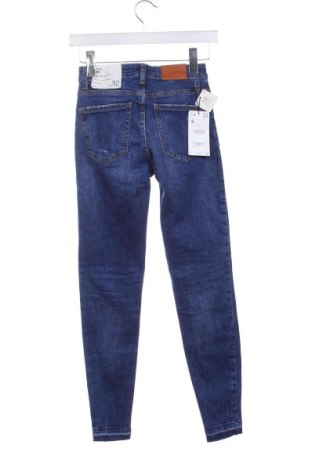 Damskie jeansy Bershka, Rozmiar XXS, Kolor Niebieski, Cena 73,99 zł