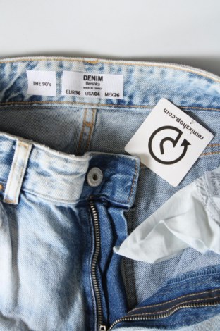 Γυναικείο Τζίν Bershka, Μέγεθος S, Χρώμα Μπλέ, Τιμή 8,49 €