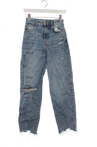 Damskie jeansy Bershka, Rozmiar XS, Kolor Niebieski, Cena 46,99 zł