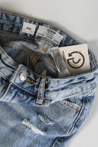 Damskie jeansy Bershka, Rozmiar XS, Kolor Niebieski, Cena 46,99 zł