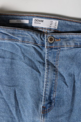 Γυναικείο Τζίν Bershka, Μέγεθος M, Χρώμα Μπλέ, Τιμή 9,49 €