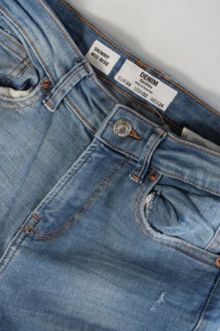 Damskie jeansy Bershka, Rozmiar XXS, Kolor Niebieski, Cena 46,99 zł