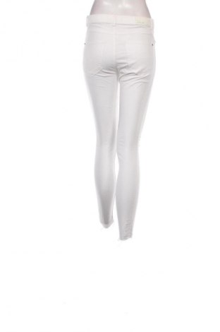 Damen Jeans Bershka, Größe M, Farbe Weiß, Preis 7,49 €