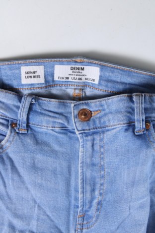 Damen Jeans Bershka, Größe M, Farbe Blau, Preis 10,49 €