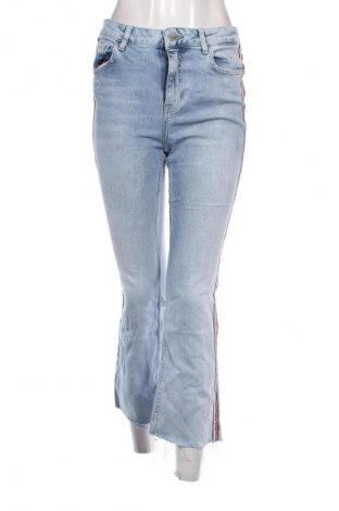 Damskie jeansy Bershka, Rozmiar M, Kolor Niebieski, Cena 33,99 zł