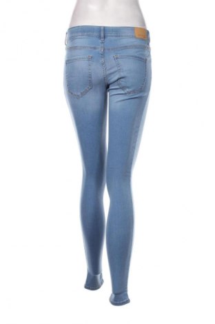 Damskie jeansy Gina Tricot, Rozmiar M, Kolor Niebieski, Cena 177,01 zł