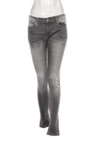 Damen Jeans Mango, Größe M, Farbe Grau, Preis 23,99 €