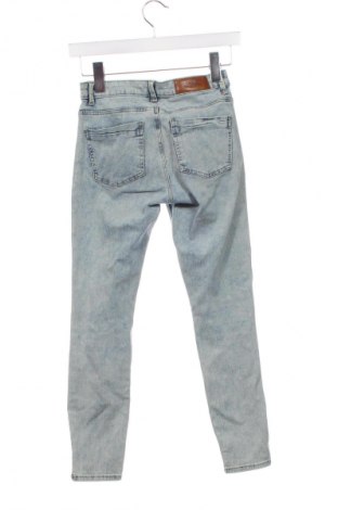 Damskie jeansy ONLY, Rozmiar XS, Kolor Niebieski, Cena 49,99 zł