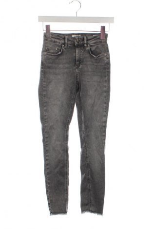 Damskie jeansy ONLY, Rozmiar XS, Kolor Niebieski, Cena 38,99 zł