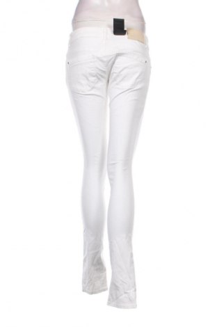 Damen Jeans ONLY, Größe M, Farbe Weiß, Preis 9,99 €