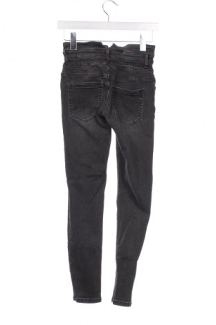 Damskie jeansy ONLY, Rozmiar XS, Kolor Szary, Cena 31,99 zł