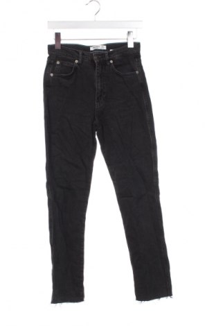 Damskie jeansy Pull&Bear, Rozmiar XS, Kolor Czarny, Cena 92,99 zł