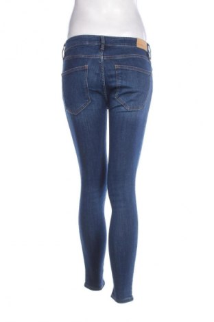 Damskie jeansy Pull&Bear, Rozmiar M, Kolor Niebieski, Cena 23,99 zł