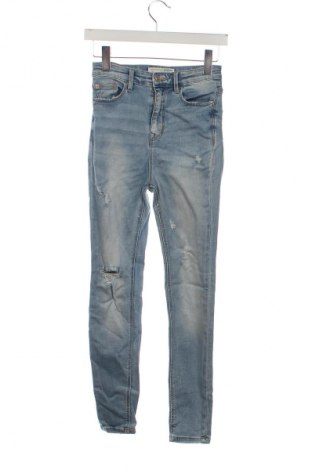 Damskie jeansy Stradivarius, Rozmiar XS, Kolor Niebieski, Cena 41,99 zł