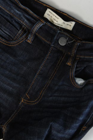 Damskie jeansy Stradivarius, Rozmiar S, Kolor Niebieski, Cena 41,99 zł