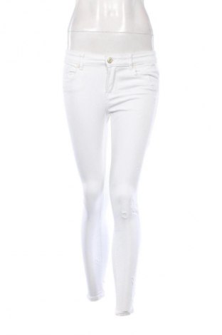 Damen Jeans Stradivarius, Größe S, Farbe Weiß, Preis 9,49 €