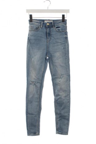 Damskie jeansy Stradivarius, Rozmiar XS, Kolor Niebieski, Cena 37,99 zł