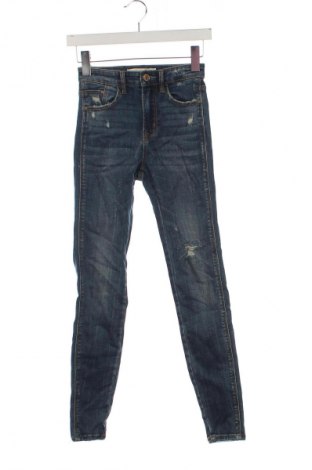 Damskie jeansy Stradivarius, Rozmiar XXS, Kolor Niebieski, Cena 41,99 zł