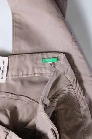 Damskie jeansy United Colors Of Benetton, Rozmiar M, Kolor Beżowy, Cena 65,99 zł