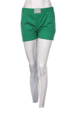 Damen Shorts, Größe M, Farbe Grün, Preis 9,99 €