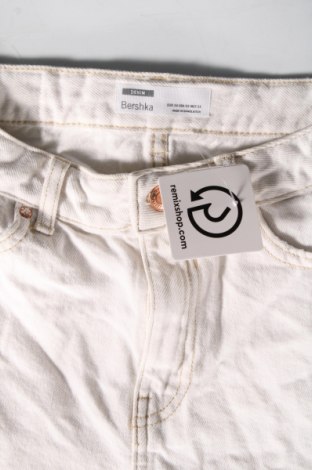 Damen Shorts Bershka, Größe XS, Farbe Weiß, Preis € 8,49