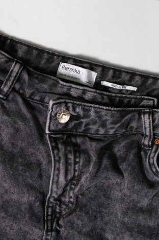 Pantaloni scurți de femei Bershka, Mărime L, Culoare Negru, Preț 26,99 Lei