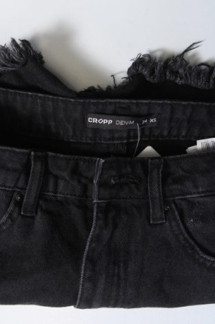 Pantaloni scurți de femei Cropp, Mărime XS, Culoare Negru, Preț 86,56 Lei