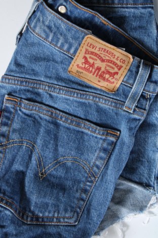 Дамски къс панталон Levi's, Размер S, Цвят Син, Цена 29,49 лв.