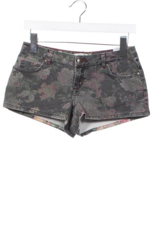 Damen Shorts Pull&Bear, Größe S, Farbe Mehrfarbig, Preis 6,49 €