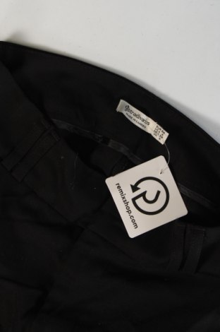 Pantaloni scurți de femei Stradivarius, Mărime S, Culoare Negru, Preț 37,99 Lei