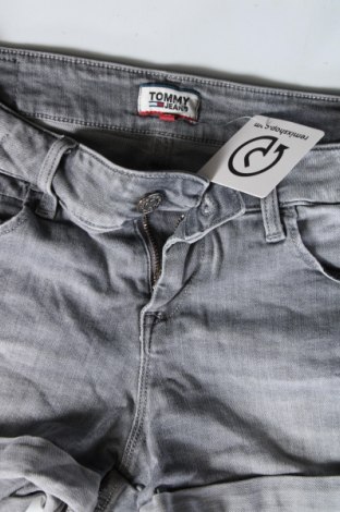 Pantaloni scurți de femei Tommy Jeans, Mărime S, Culoare Gri, Preț 122,99 Lei