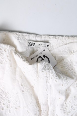 Pantaloni scurți de femei Zara, Mărime M, Culoare Alb, Preț 117,14 Lei