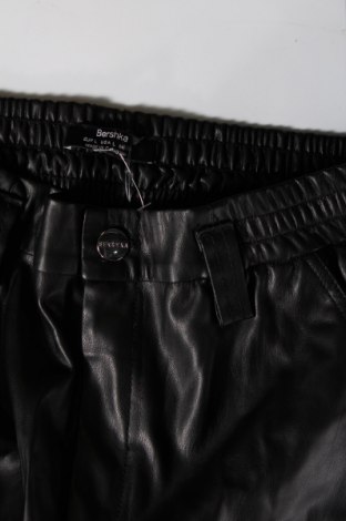 Damenhose Bershka, Größe L, Farbe Schwarz, Preis 20,49 €