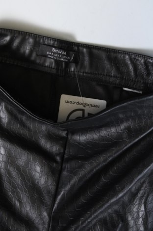 Pantaloni de femei Bershka, Mărime S, Culoare Negru, Preț 28,99 Lei