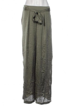 Pantaloni de femei Bershka, Mărime M, Culoare Verde, Preț 62,99 Lei