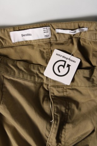 Damenhose Bershka, Größe L, Farbe Grün, Preis € 10,49