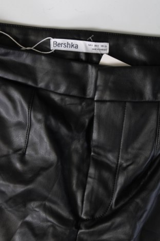 Pantaloni de femei Bershka, Mărime S, Culoare Negru, Preț 38,99 Lei