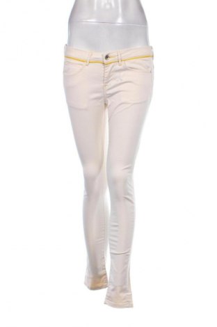 Damenhose Guess, Größe M, Farbe Beige, Preis 21,49 €