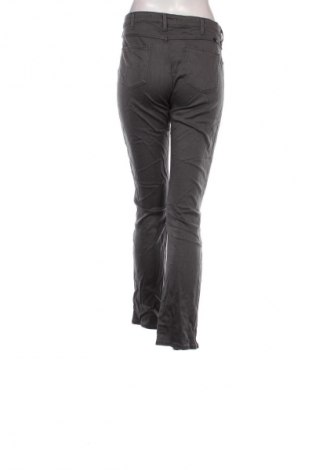 Pantaloni de femei Wrangler, Mărime M, Culoare Gri, Preț 112,99 Lei