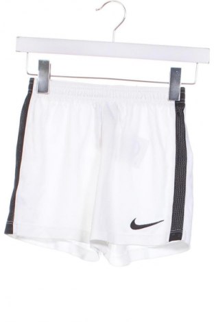 Kinder Shorts Nike, Größe 8-9y/ 134-140 cm, Farbe Weiß, Preis € 9,99