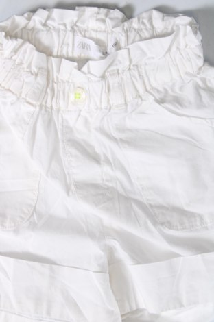 Pantaloni scurți pentru copii Zara, Mărime 3-4y/ 104-110 cm, Culoare Alb, Preț 15,99 Lei