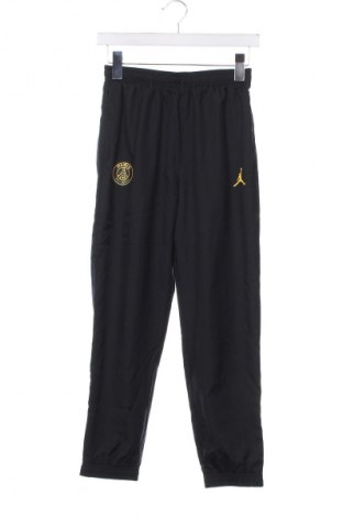 Pantaloni de trening, pentru copii Air Jordan Nike, Mărime 10-11y/ 146-152 cm, Culoare Negru, Preț 128,99 Lei