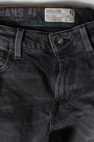 Pánske džínsy  Garcia Jeans, Veľkosť M, Farba Sivá, Cena  11,95 €