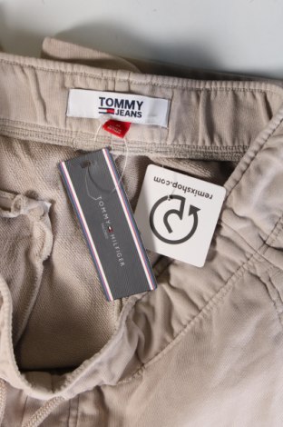 Pantaloni scurți de bărbați Tommy Jeans, Mărime M, Culoare Bej, Preț 434,99 Lei