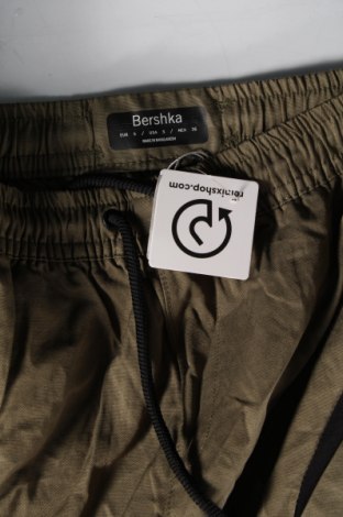 Ανδρικό παντελόνι Bershka, Μέγεθος S, Χρώμα Πράσινο, Τιμή 11,49 €