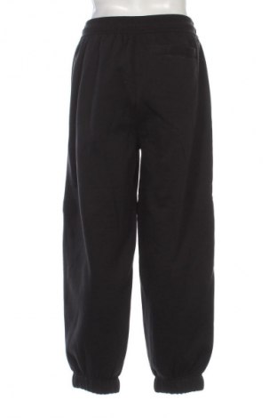 Pantaloni trening de bărbați Calvin Klein Jeans, Mărime M, Culoare Negru, Preț 513,99 Lei