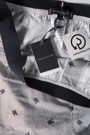 Piżama
 Tommy Hilfiger, Rozmiar L, Kolor Kolorowy, Cena 177,99 zł