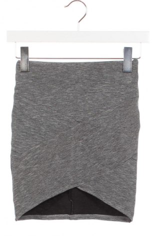 Rock Bershka, Größe XS, Farbe Grau, Preis 9,99 €